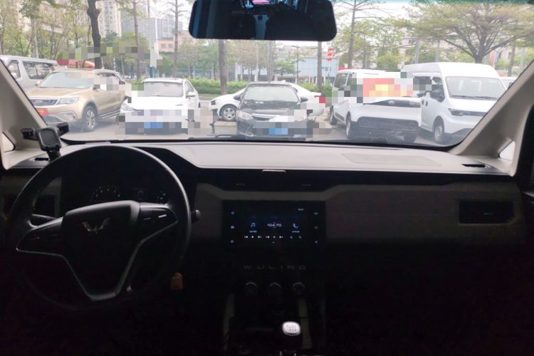 Used Wuling Hongguang PLUS 2019 1.5T Manual Luxury 7-Seater Center Console