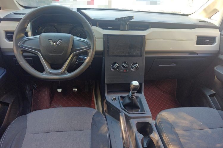 Used Wuling Hongguang PLUS 2019 1.5T Manual Comfort Version 7 Seats Center Console