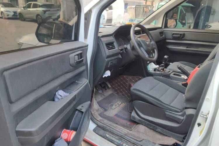 Used Wuling Hongguang PLUS 2019 1.5T Manual Standard Edition 5 Seats Driver Seat