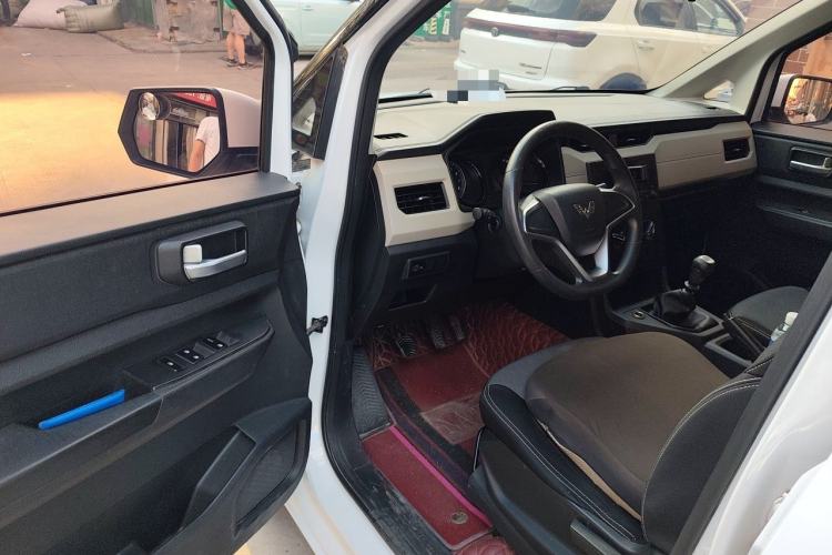 Used Wuling Hongguang PLUS 2019 1.5T Manual Comfort Version 7 Seats Driver Seat