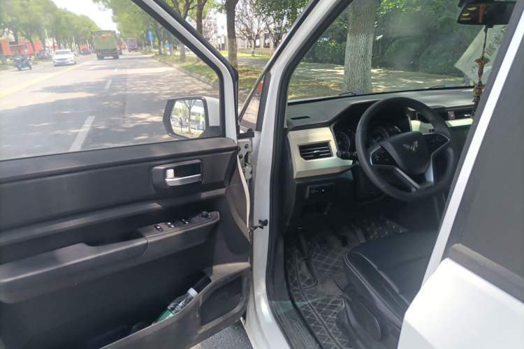 Used Wuling Hongguang PLUS 2019 1.5T Manual Luxury 7-Seater Driver Seat