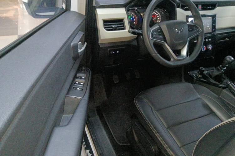 Used Wuling Hongguang PLUS 2019 1.5T Manual Luxury 7-Seater Driver Seat