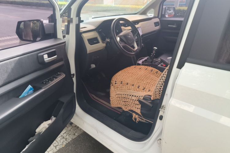 Used Wuling Hongguang PLUS 2019 1.5T Manual Luxury 7-Seater Driver Seat