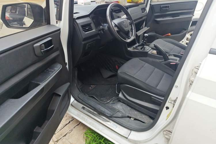 Used Wuling Hongguang PLUS 2019 1.5T Manual Comfort Version 7 Seats Driver Seat