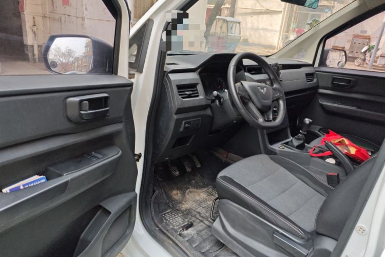 Used Wuling Hongguang PLUS 2019 1.5T Manual Standard Edition 5 Seats Driver Seat