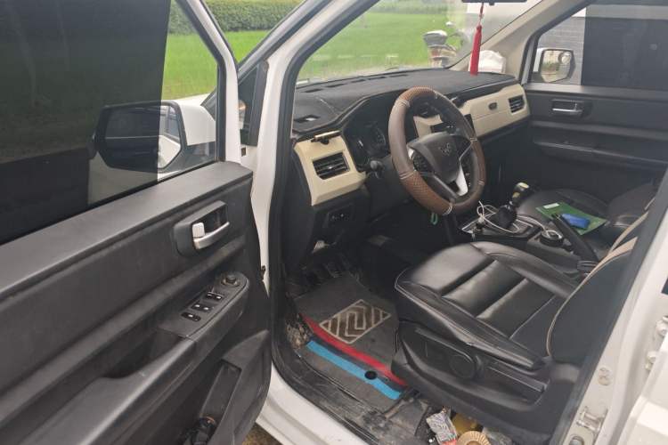 Used Wuling Hongguang PLUS 2019 1.5T Manual Luxury 7-Seater Driver Seat