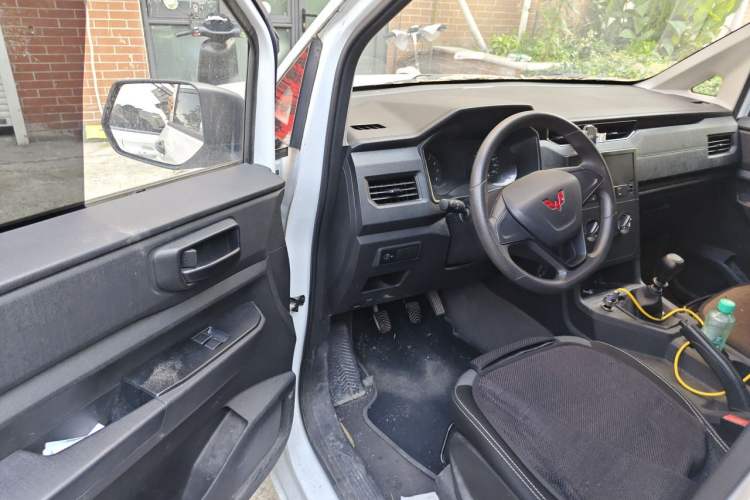 Used Wuling Hongguang PLUS 2019 1.5T Manual Standard Edition 5 Seats Driver Seat