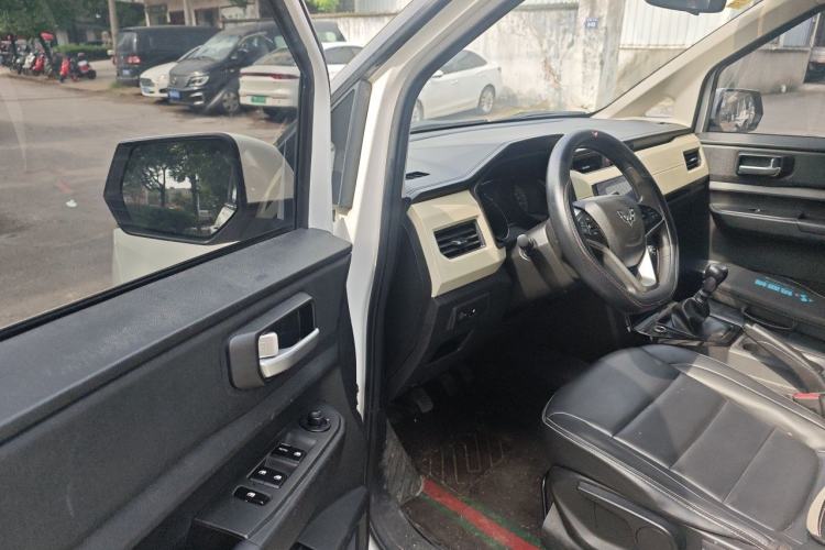 Used Wuling Hongguang PLUS 2019 1.5T Manual Luxury 7-Seater Driver Seat