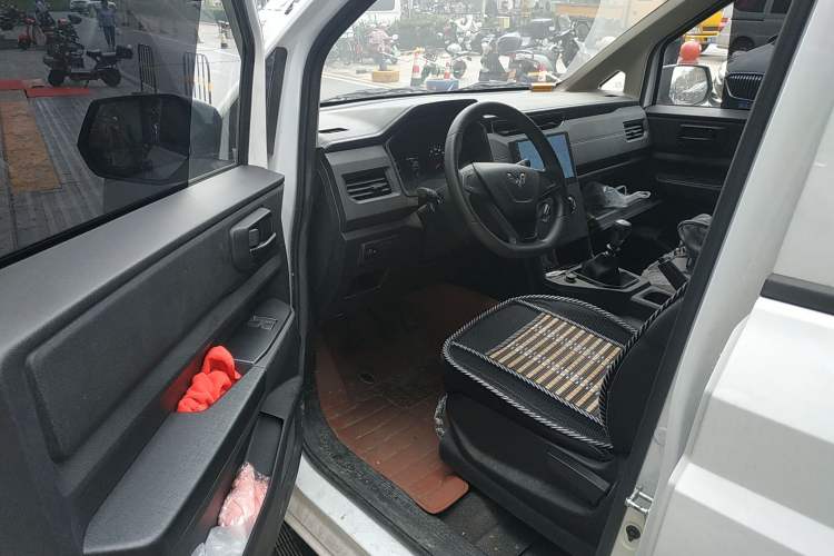Used Wuling Hongguang PLUS 2019 1.5T Manual Standard Edition 5 Seats Driver Seat