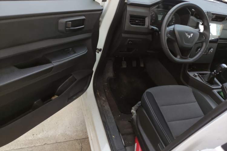 Used Wuling Hongguang PLUS 2019 1.5T Manual Standard Edition 5 Seats Driver Seat