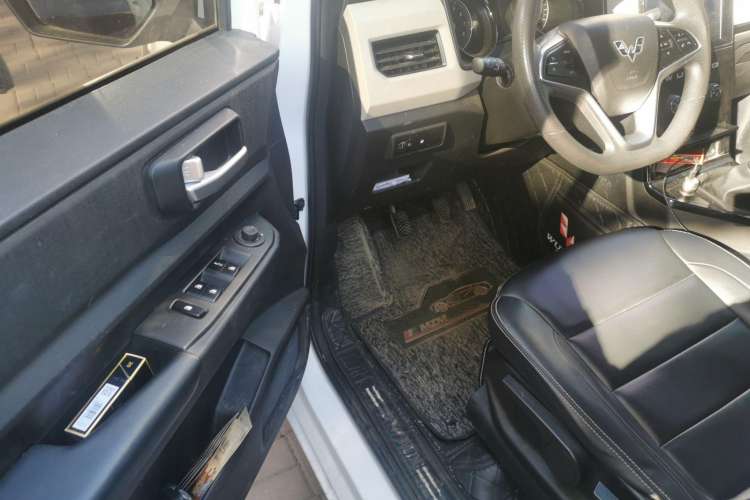 Used Wuling Hongguang PLUS 2019 1.5T Manual Luxury 7-Seater Driver Seat