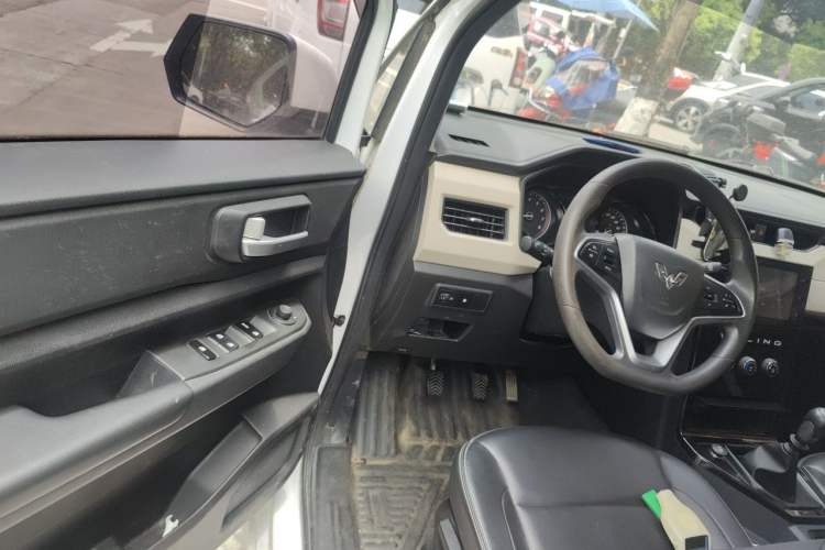 Used Wuling Hongguang PLUS 2019 1.5T Manual Luxury 7-Seater Driver Seat