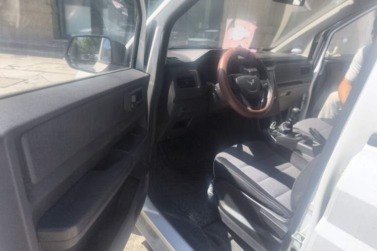 Used Wuling Hongguang PLUS 2019 1.5T Manual Standard Edition 5 Seats Driver Seat