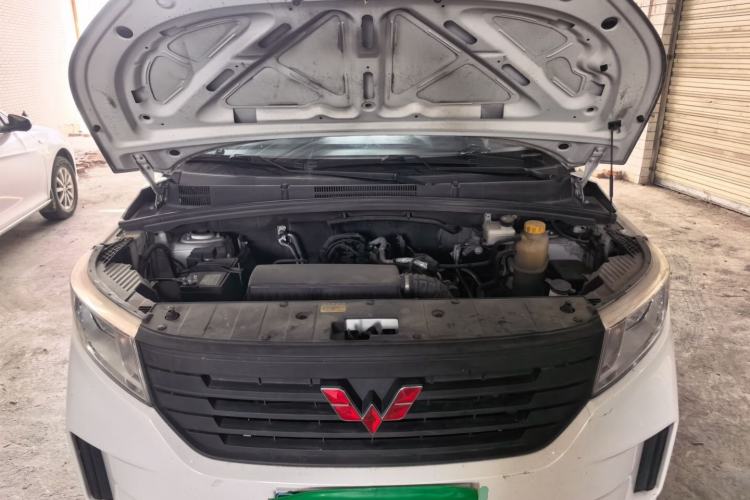 Used Wuling Hongguang PLUS 2019 1.5T Manual Standard Edition 5 Seats Engine Bay
