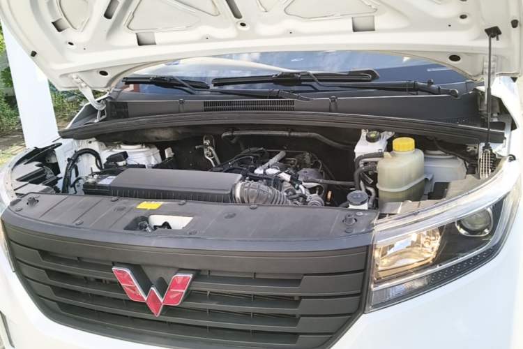 Used Wuling Hongguang PLUS 2019 1.5T Manual Standard Edition 5 Seats Engine Bay