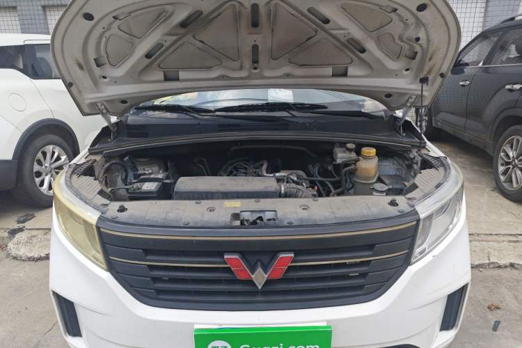 Used Wuling Hongguang PLUS 2019 1.5T Manual Comfort Version 7 Seats Engine Bay