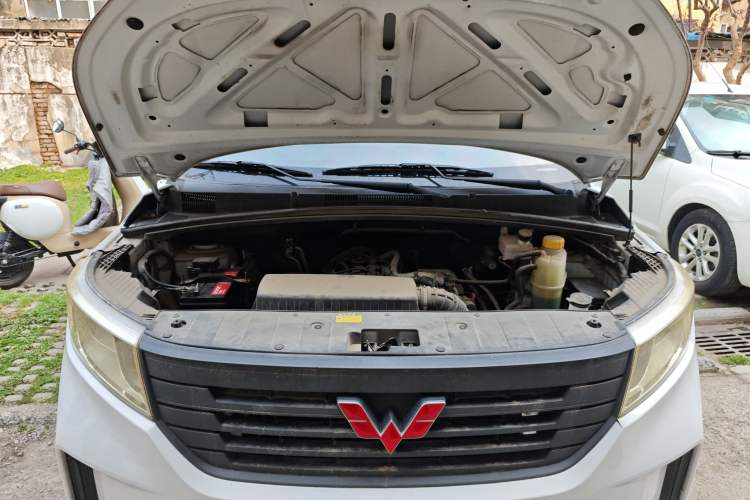 Used Wuling Hongguang PLUS 2019 1.5T Manual Standard Edition 5 Seats Engine Bay