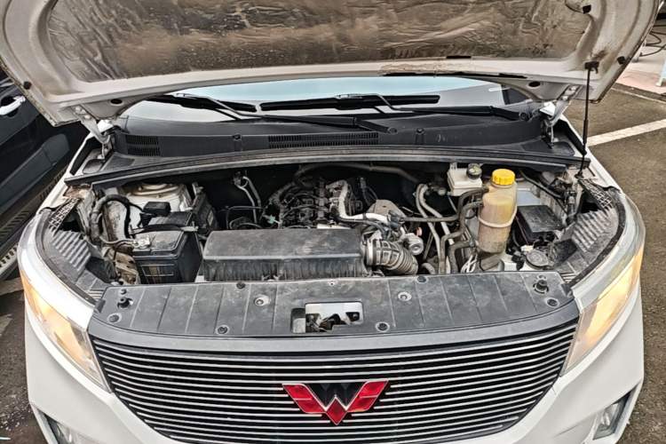 Used Wuling Hongguang PLUS 2019 1.5T Manual Standard Version 7 Seats Engine Bay
