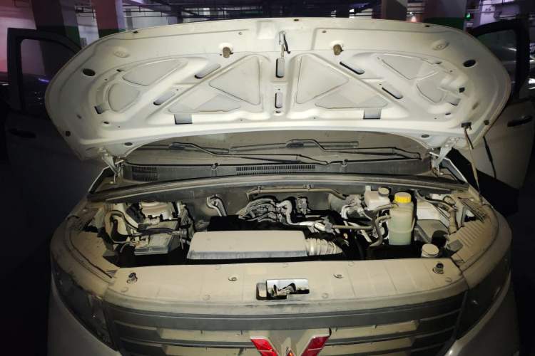 Used Wuling Hongguang PLUS 2019 1.5T Manual Standard Version 7 Seats Engine Bay