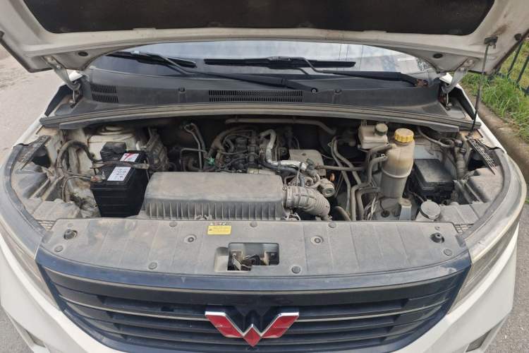 Used Wuling Hongguang PLUS 2019 1.5T Manual Luxury 7-Seater Engine Bay