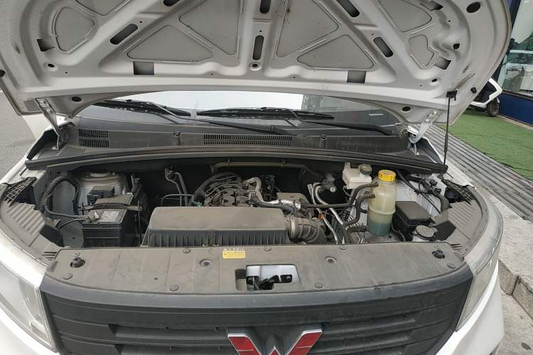 Used Wuling Hongguang PLUS 2019 1.5T Manual Standard Edition 5 Seats Engine Bay
