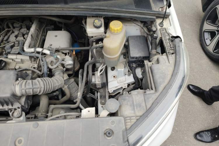 Used Wuling Hongguang PLUS 2019 1.5T Manual Luxury 7-Seater Engine Bay Left