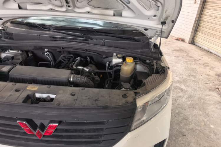 Used Wuling Hongguang PLUS 2019 1.5T Manual Standard Edition 5 Seats Engine Bay Left