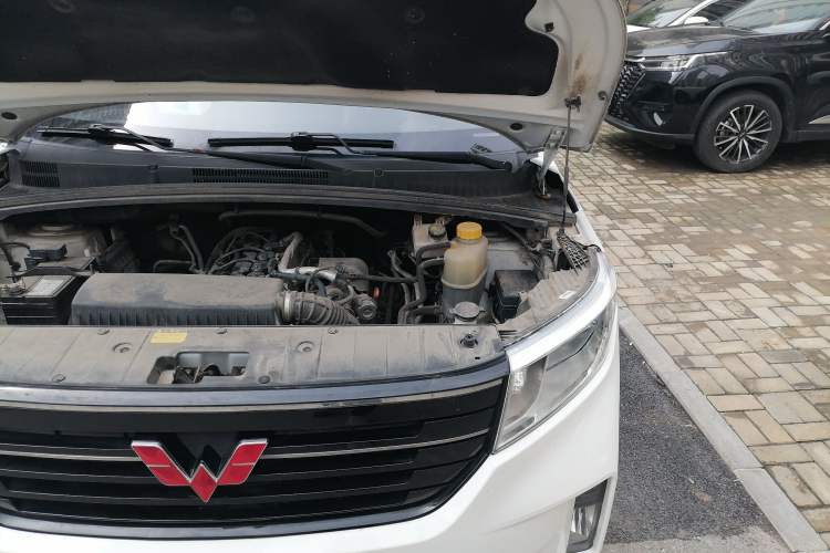 Used Wuling Hongguang PLUS 2019 1.5T Manual Comfort Version 7 Seats Engine Bay Left