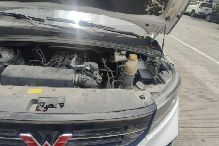 Used Wuling Hongguang PLUS 2019 1.5T Manual Luxury 7-Seater Engine Bay Left