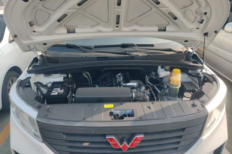 Used Wuling Hongguang PLUS 2019 1.5T Manual Standard Edition 5 Seats Engine Bay