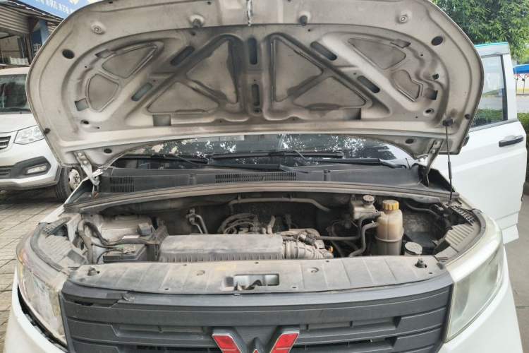 Used Wuling Hongguang PLUS 2019 1.5T Manual Standard Version 8 Seats Engine Bay