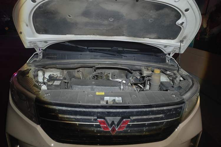 Used Wuling Hongguang PLUS 2019 1.5T Manual Comfort Version 7 Seats Engine Bay
