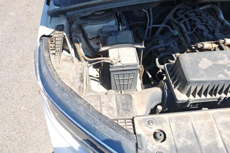 Used Wuling Hongguang PLUS 2019 1.5T Manual Luxury 7-Seater Engine Bay Right