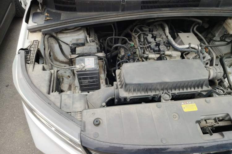 Used Wuling Hongguang PLUS 2019 1.5T Manual Luxury 7-Seater Engine Bay Right