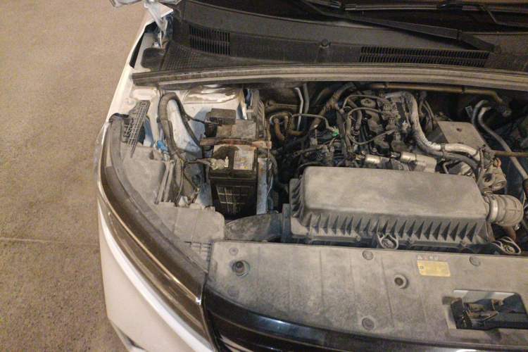 Used Wuling Hongguang PLUS 2019 1.5T Manual Luxury 7-Seater Engine Bay Right