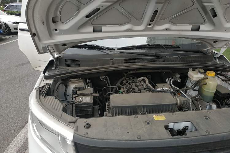 Used Wuling Hongguang PLUS 2019 1.5T Manual Standard Edition 5 Seats Engine Bay Right