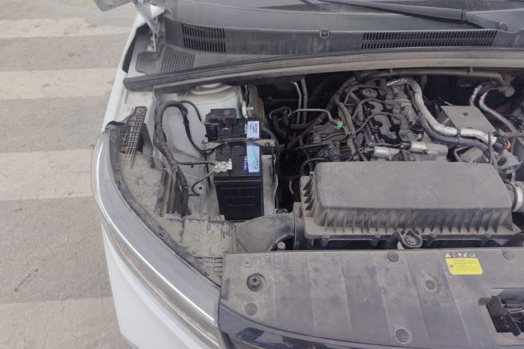 Used Wuling Hongguang PLUS 2019 1.5T Manual Luxury 7-Seater Engine Bay Right