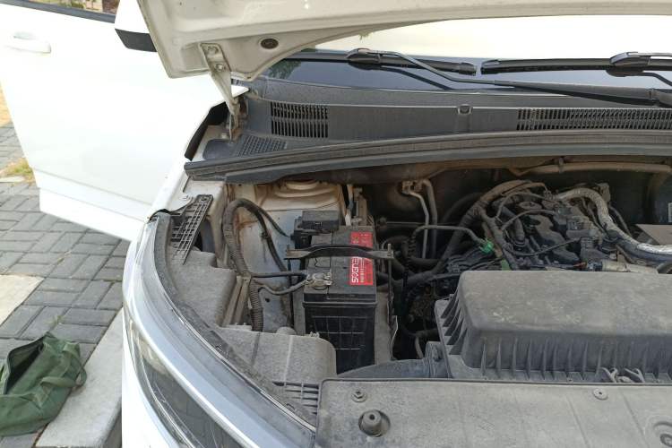 Used Wuling Hongguang PLUS 2019 1.5T Manual Luxury 7-Seater Engine Bay Right