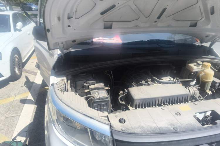 Used Wuling Hongguang PLUS 2019 1.5T Manual Standard Edition 5 Seats Engine Bay Right