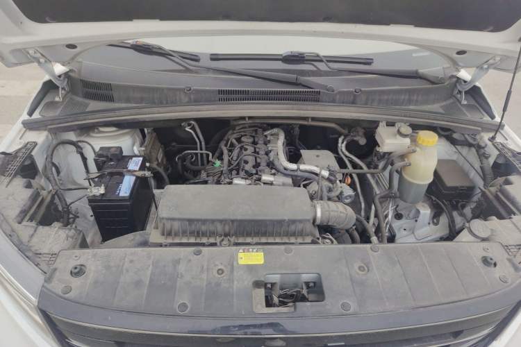 Used Wuling Hongguang PLUS 2019 1.5T Manual Luxury 7-Seater Engine Bay