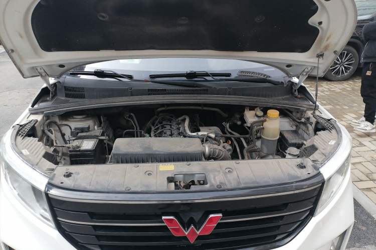 Used Wuling Hongguang PLUS 2019 1.5T Manual Comfort Version 7 Seats Engine Bay