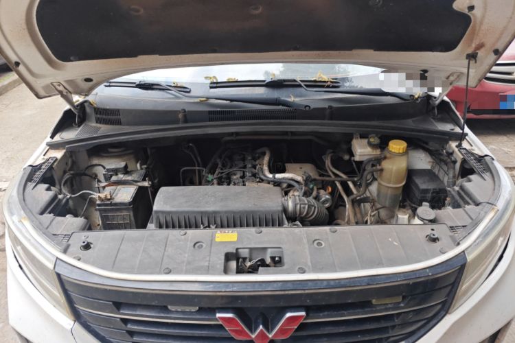 Used Wuling Hongguang PLUS 2019 1.5T Manual Luxury 7-Seater Engine Bay