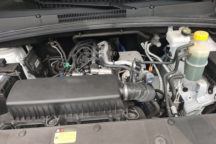 Used Wuling Hongguang PLUS 2019 1.5T Manual Luxury 7-Seater Engine Bay