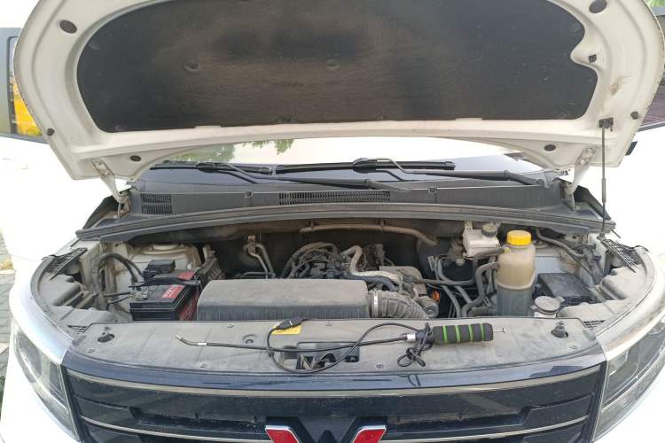 Used Wuling Hongguang PLUS 2019 1.5T Manual Luxury 7-Seater Engine Bay