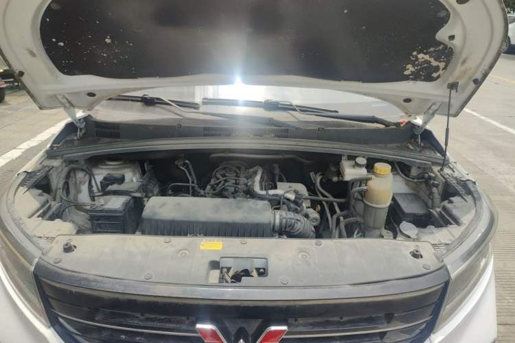 Used Wuling Hongguang PLUS 2019 1.5T Manual Luxury 7-Seater Engine Bay