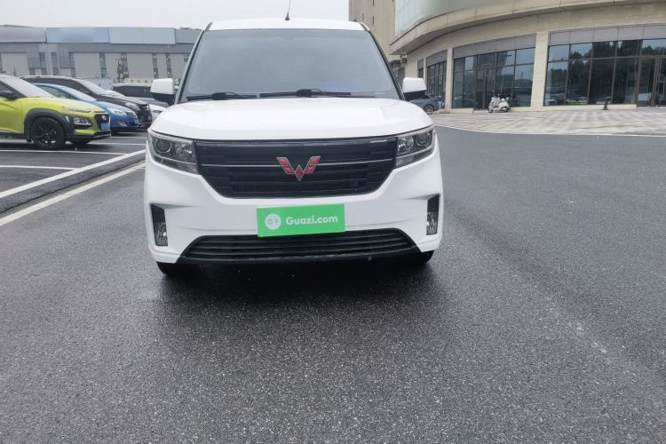 Used Wuling Hongguang PLUS 2019 1.5T Manual Luxury 7-Seater Exterior 1