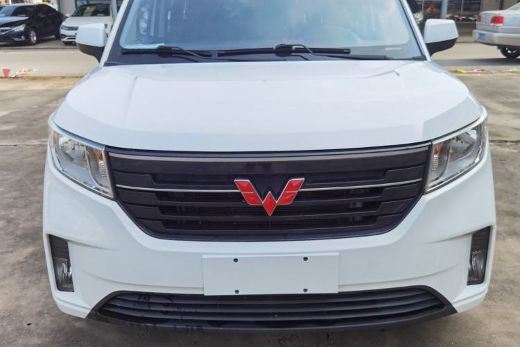Used Wuling Hongguang PLUS 2019 1.5T Manual Comfort Version 7 Seats Exterior 1