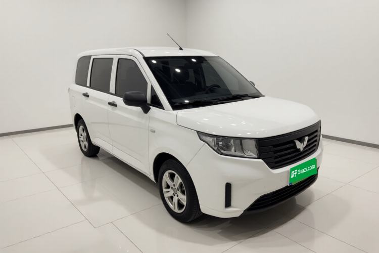 Used Wuling Hongguang PLUS 2019 1.5T Manual Standard Version 7 Seats Exterior 1