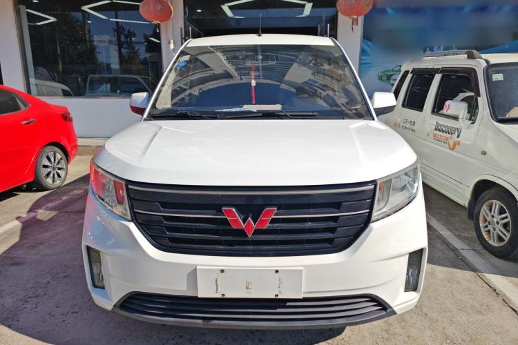 Used Wuling Hongguang PLUS 2019 1.5T Manual Comfort Version 7 Seats Exterior 1