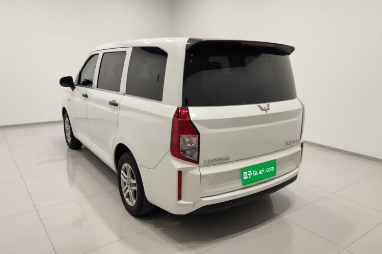 Used Wuling Hongguang PLUS 2019 1.5T Manual Standard Version 7 Seats Exterior 2